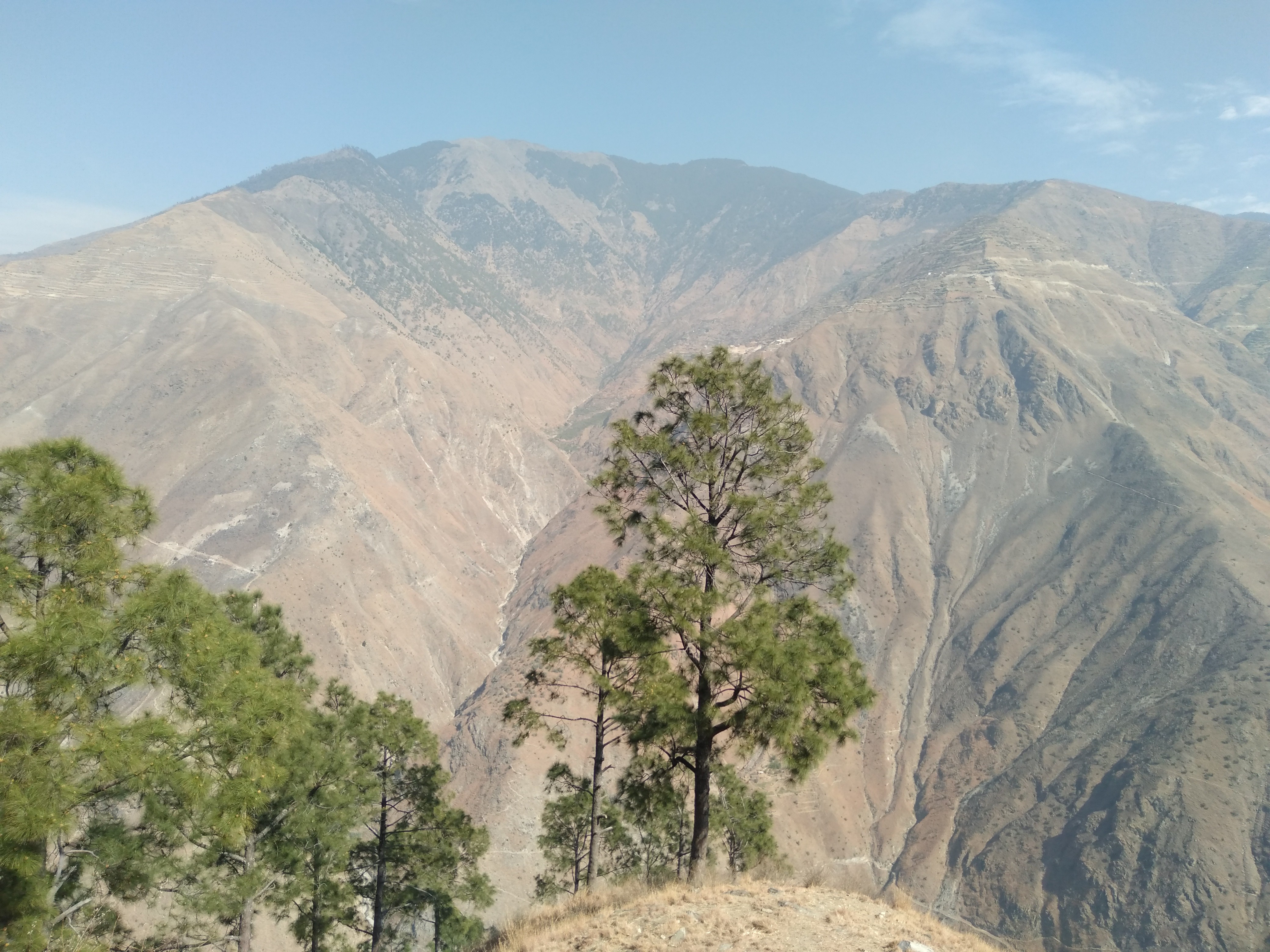 कालीकोट र बाजुरा जिल्लाको सिमा क्षेत्र ।
